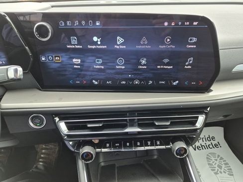 Used 2025 Chevrolet Traverse LT image 19