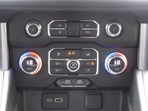 Used 2022 GMC Yukon SLE AWD/4WD image 30