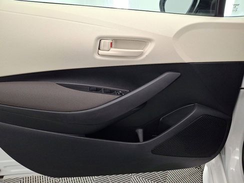 Used 2024 Toyota Corolla LE FWD image 2