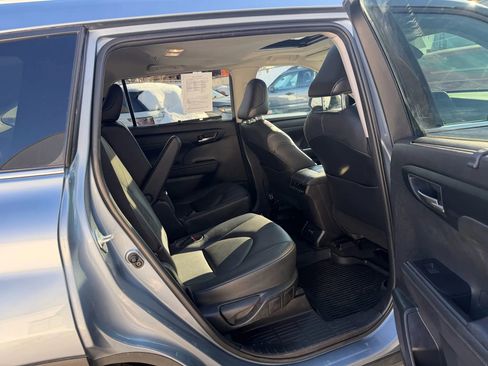 Used 2020 Toyota Highlander XLE image 27