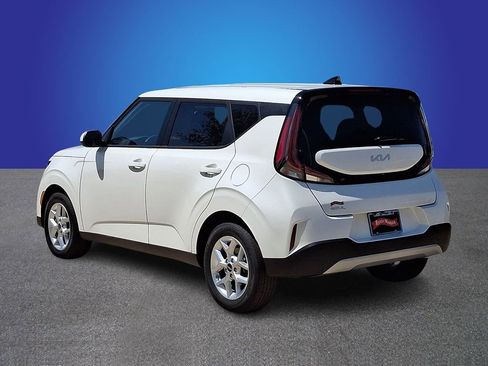 Used 2025 Kia Soul LX w/ LX Technology Package FWD image 6