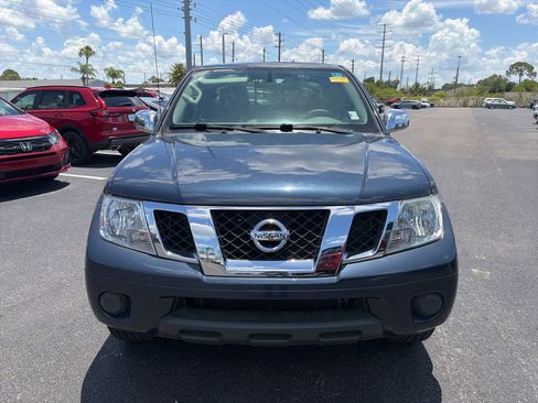 Used 2019 Nissan Frontier SV RWD image 2