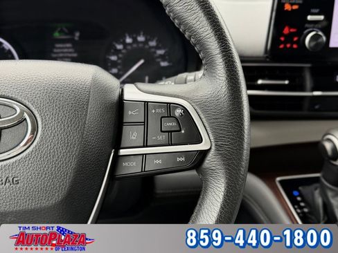 Used 2024 Toyota Sienna XLE FWD image 17