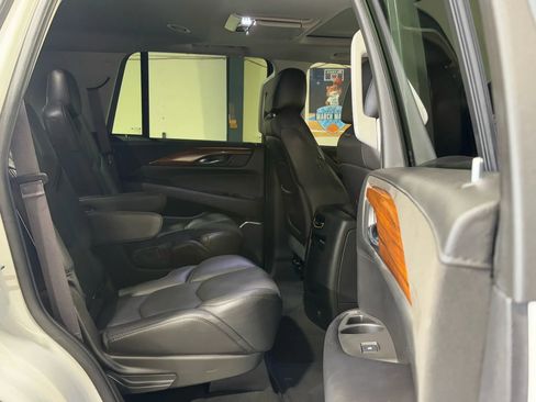 Used 2016 Cadillac Escalade Premium image 13