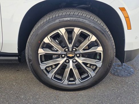 New 2026 Chevrolet Suburban High Country AWD/4WD image 9