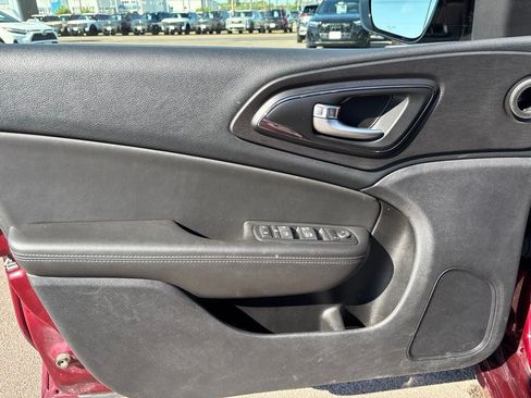 Used 2016 Chrysler 200 S FWD image 12