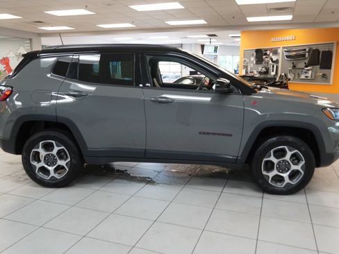 Used 2022 Jeep Compass Trailhawk w/ Sun and Sound Group AWD/4WD image 13