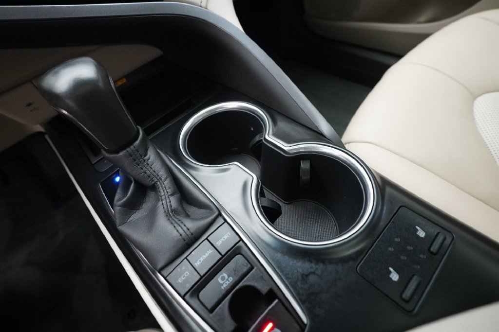 Used 2018 Toyota Camry XLE w/ Audio Package FWD image 16