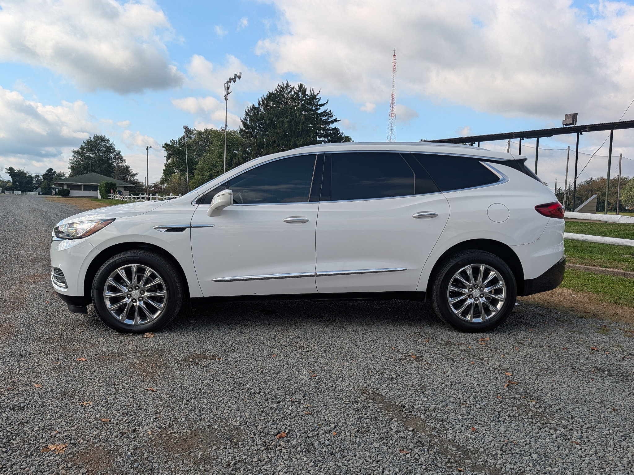 Used 2019 Buick Enclave Essence FWD image 9