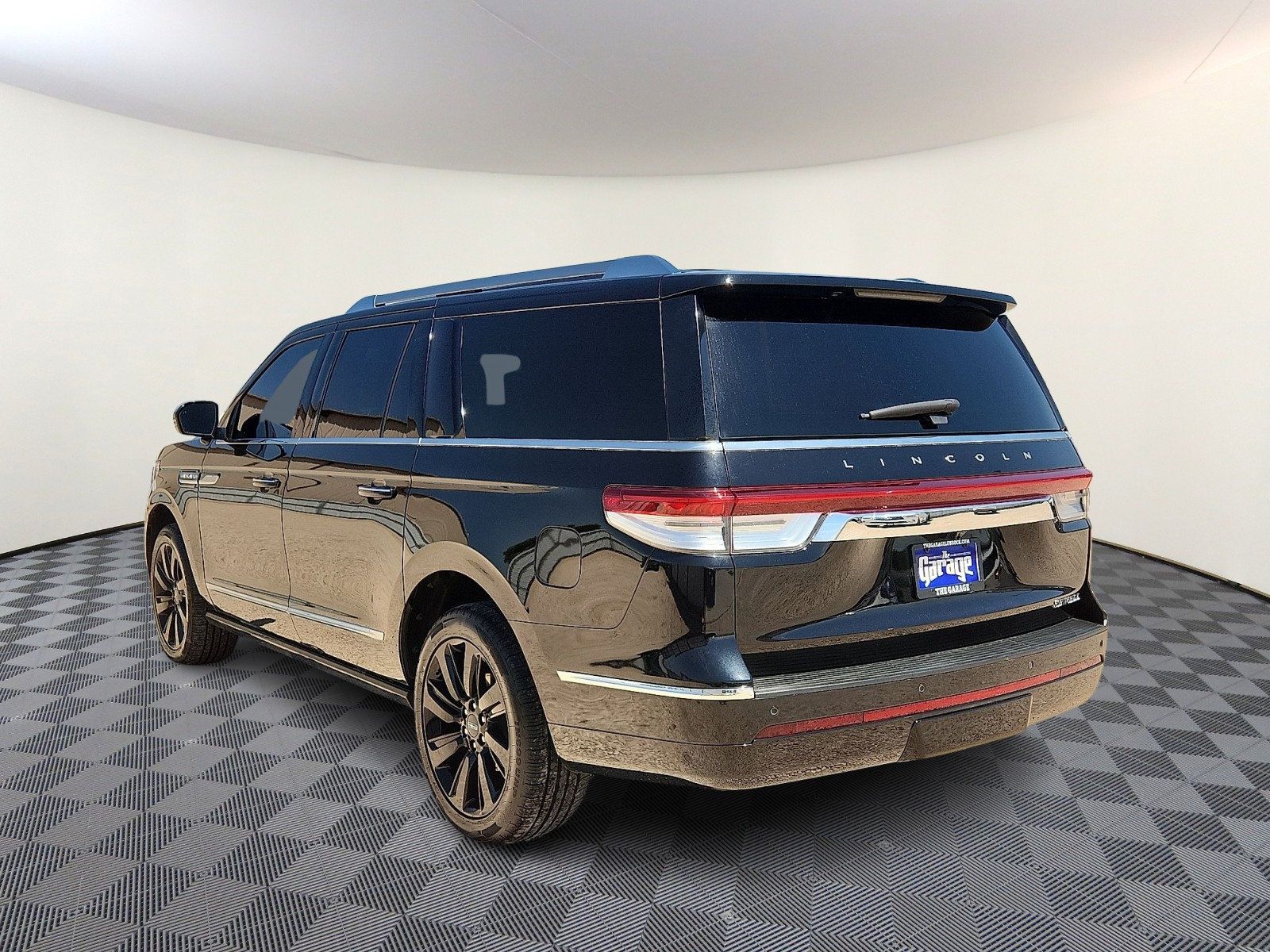 Used 2023 Lincoln Navigator L Reserve AWD/4WD image 3