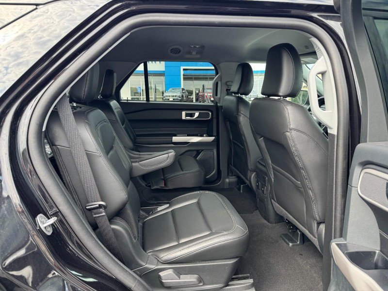 Used 2024 Ford Explorer XLT AWD/4WD image 10