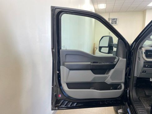 New 2026 Ford F250 XL w/ XL Chrome Package image 16