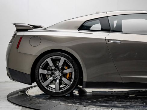 Used 2009 Nissan GT-R Premium image 24