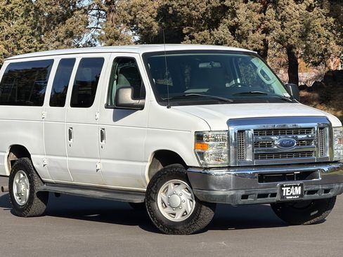Used 2011 Ford E-350 and Econoline 350 XLT image 2