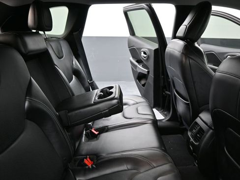 Used 2019 Jeep Cherokee Limited image 27