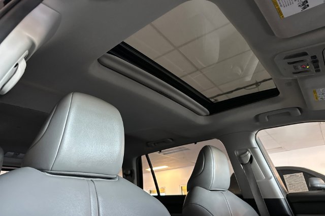 Certified 2021 Toyota Highlander XLE AWD/4WD image 21