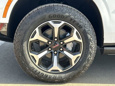 New 2026 GMC Yukon XL AT4 w/ AT4 Premium Plus Package AWD/4WD image 34