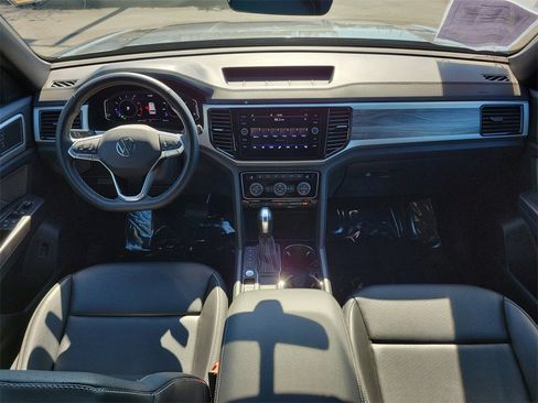 Used 2022 Volkswagen Atlas Cross Sport SE w/ Panoramic Sunroof Package image 14