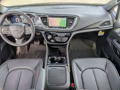 New 2026 Chrysler Pacifica Limited image 12