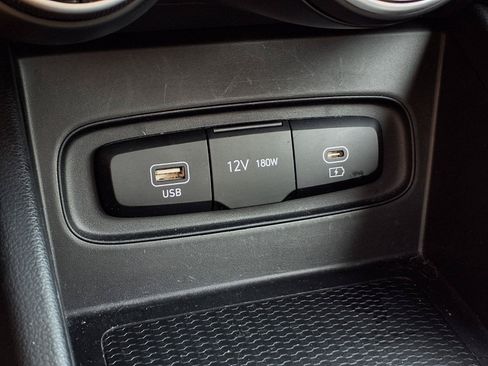 Used 2025 Hyundai Venue SEL FWD image 11