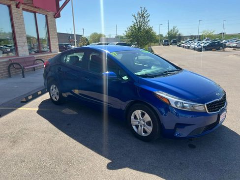 Used 2017 Kia Forte LX FWD image 3