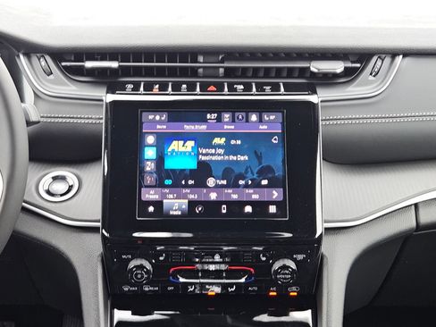 New 2025 Jeep Grand Cherokee Altitude image 16