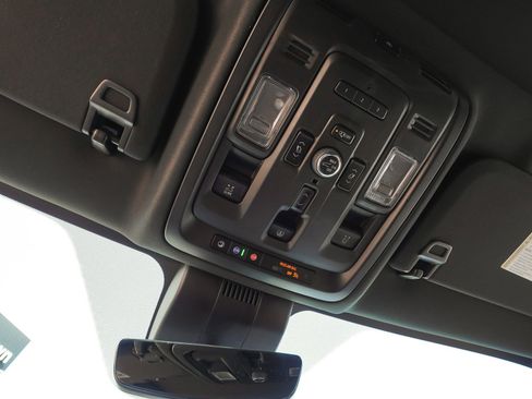 Used 2023 GMC Yukon Denali Ultimate AWD/4WD image 32