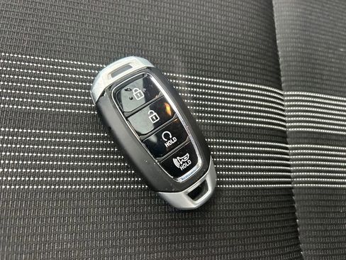 Used 2025 Hyundai Venue SEL image 33