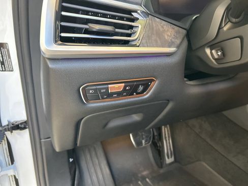 Used 2022 BMW X7 xDrive40i w/ M Sport Package AWD/4WD image 60