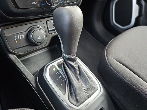 Used 2021 Jeep Renegade Latitude image 15