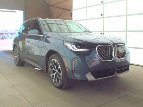 Used 2025 BMW X3 xDrive30i AWD/4WD image 2