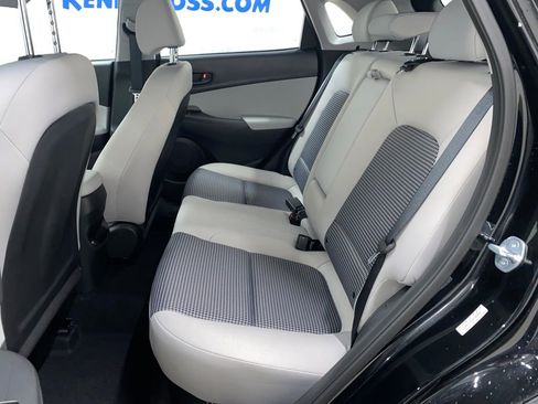 Used 2023 Hyundai Kona SE image 12