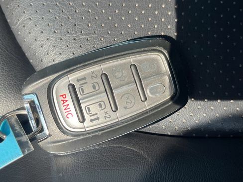 Used 2023 Chrysler Pacifica Touring-L FWD image 29