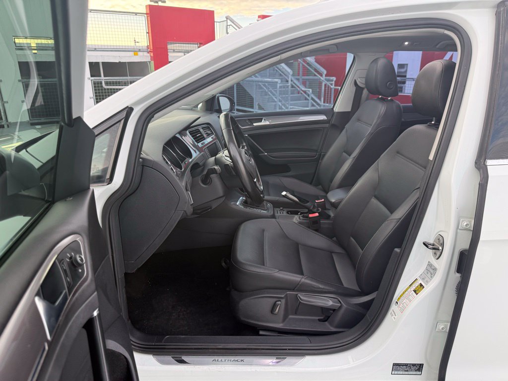 Used 2017 Volkswagen Golf Alltrack SE AWD/4WD image 16