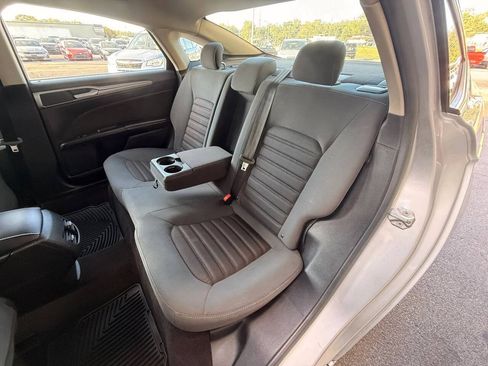 Used 2019 Ford Fusion SE FWD image 11