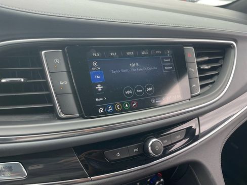 Used 2024 Buick Enclave Premium image 5