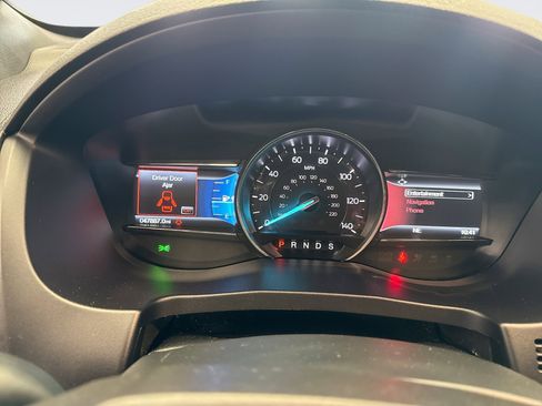 Used 2019 Ford Explorer XLT w/ Equipment Group 202A AWD/4WD image 10