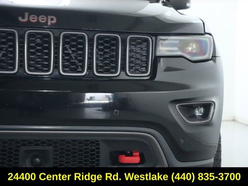Used 2017 Jeep Grand Cherokee Trailhawk w/ Trailhawk Luxury Group AWD/4WD image 8