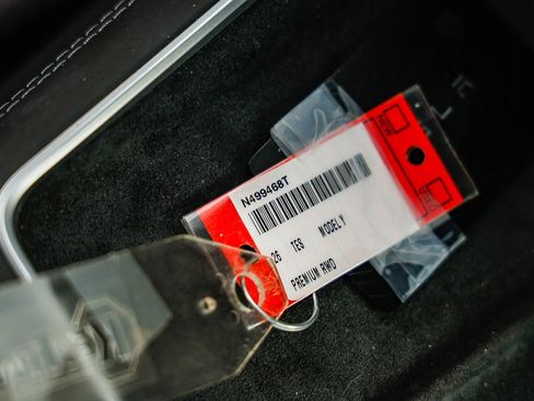 Used 2026 Tesla Model Y 2WD image 7