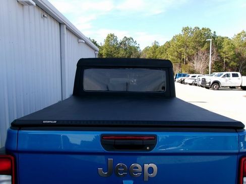 Used 2023 Jeep Gladiator Overland image 21