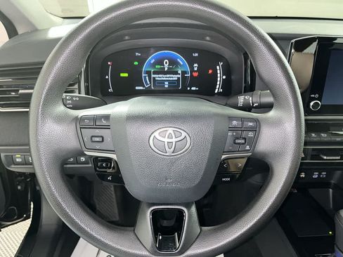 Used 2025 Toyota Camry LE FWD image 16