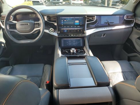 Used 2022 Jeep Grand Wagoneer Series III w/ Flexible Seating Group AWD/4WD image 17