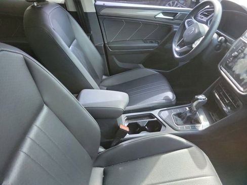 Certified 2022 Volkswagen Tiguan SE image 5