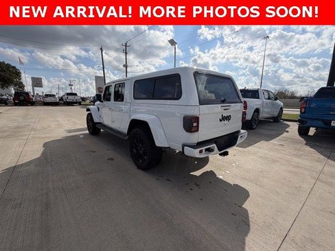 Used 2022 Jeep Gladiator Overland image 3