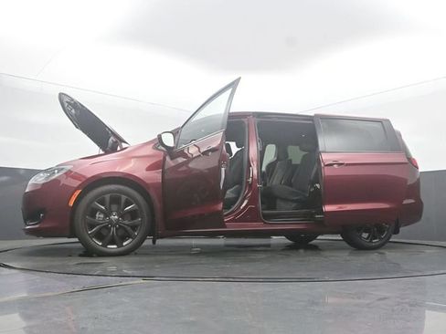 Used 2020 Chrysler Pacifica Touring w/ S Appearance Package FWD image 57