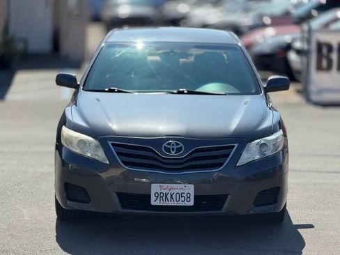 Used 2010 Toyota Camry LE FWD image 4