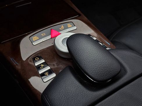 Used 2011 Mercedes-Benz S 550 4MATIC image 37