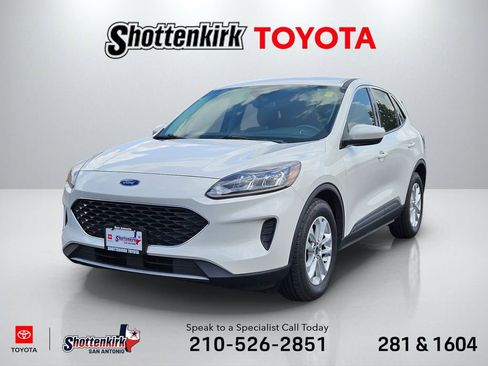 Used 2020 Ford Escape SE FWD image 1