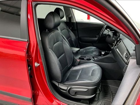 Used 2019 Kia Niro Touring image 10