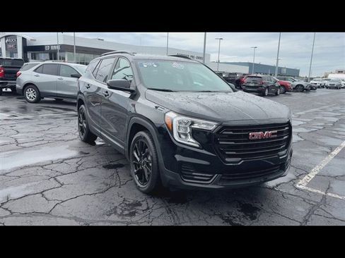 Used 2024 GMC Terrain SLE w/ Driver Convenience Package FWD image 2